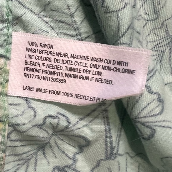 CAT & JACK Boys tropical dinosaurs print button down shirt - Picture 4 of 9